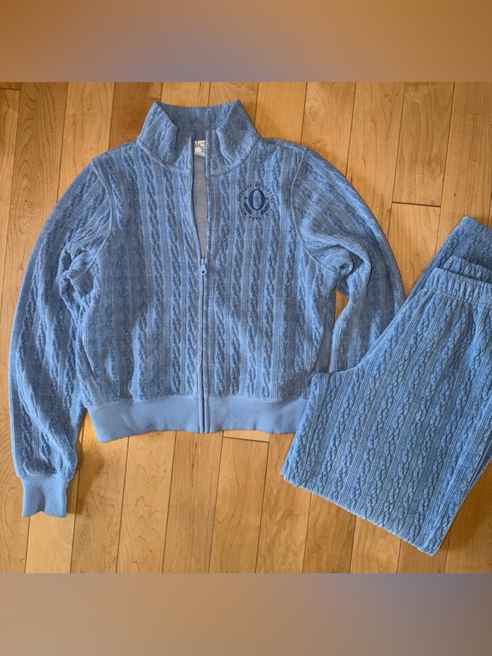 Aerie Cable Lounge full zip jacket & trouser. 
Size XS.